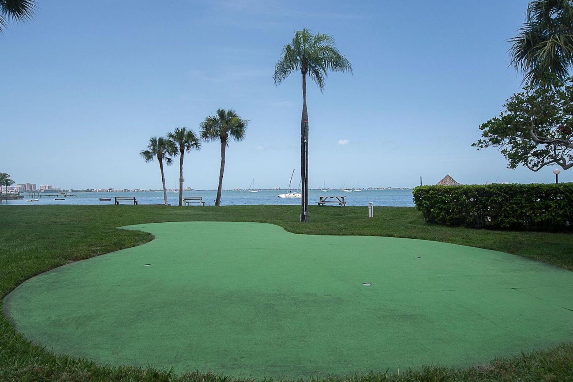 Affordable Two Bedroom Tropical Condo - Private Beach, Pools, Hot Tub St. Petersburg Eksteriør bilde