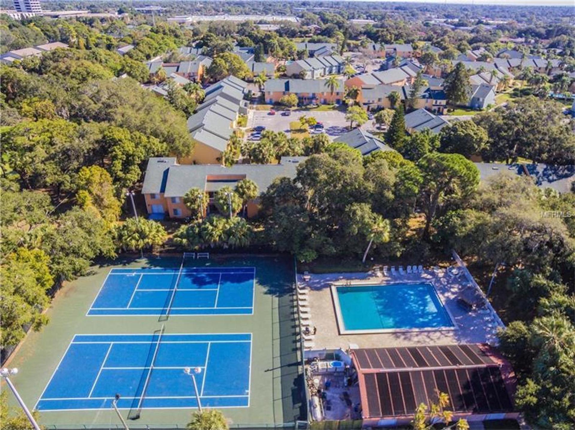 Affordable Two Bedroom Tropical Condo - Private Beach, Pools, Hot Tub St. Petersburg Eksteriør bilde