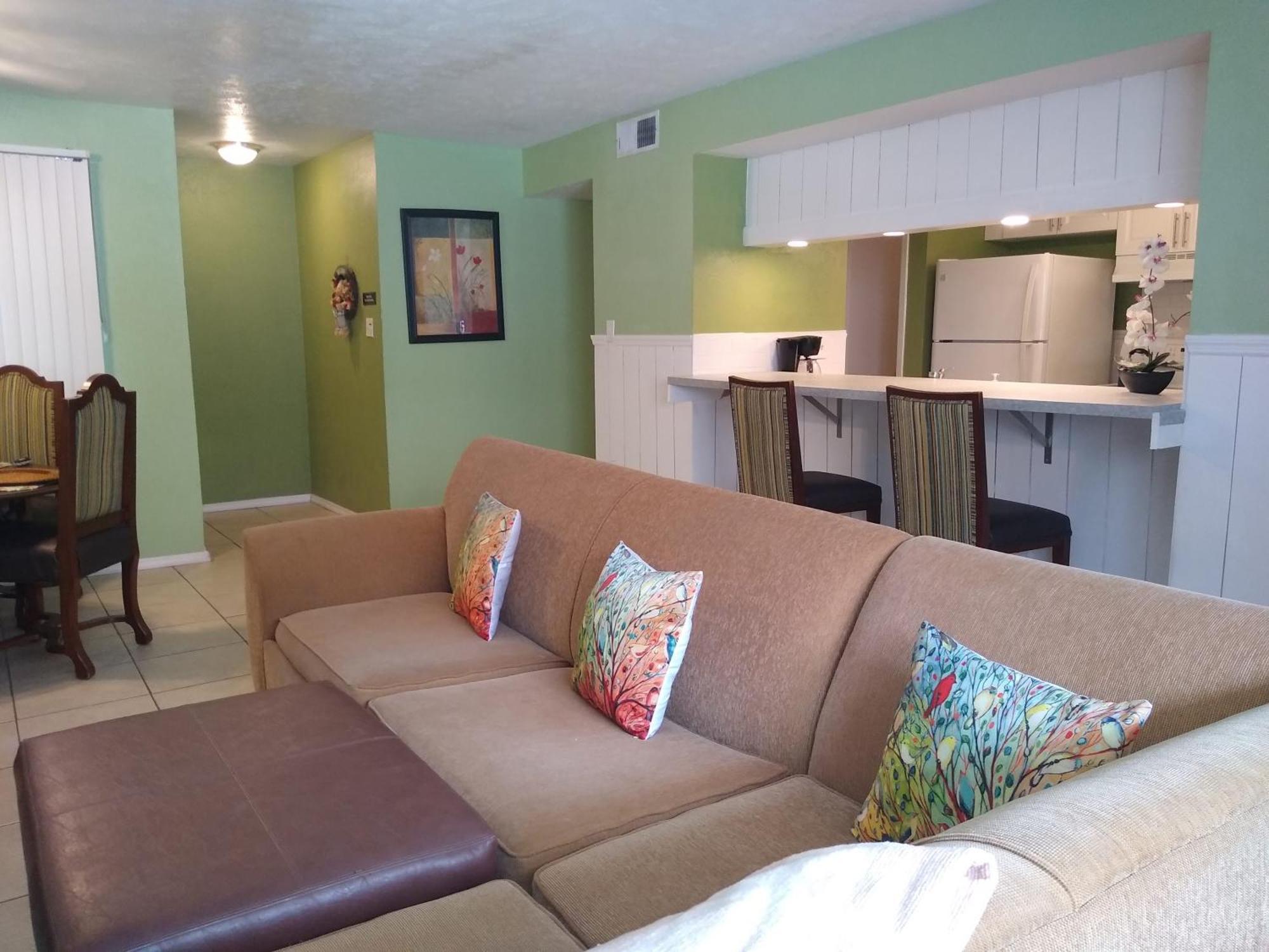 Affordable Two Bedroom Tropical Condo - Private Beach, Pools, Hot Tub St. Petersburg Eksteriør bilde