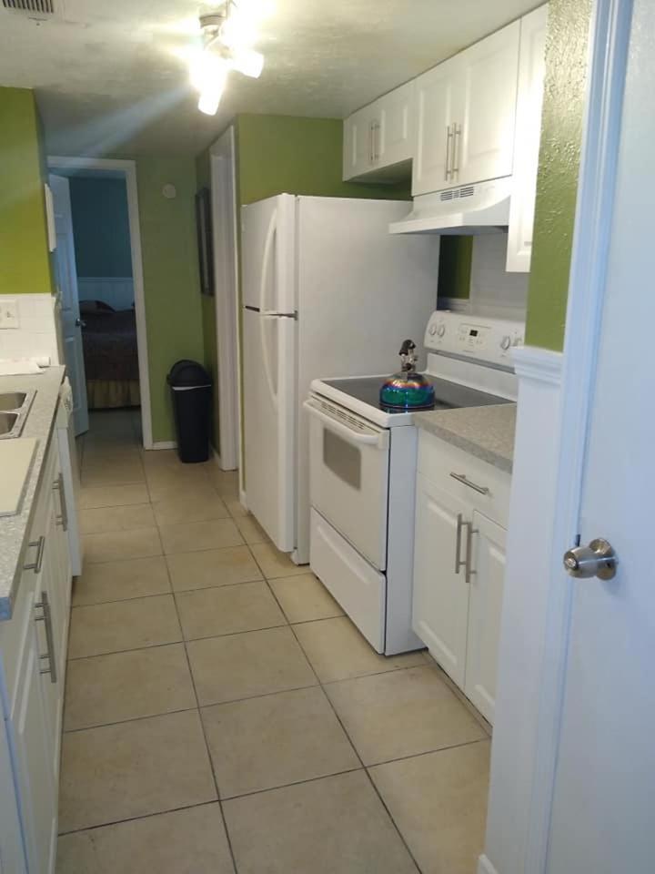 Affordable Two Bedroom Tropical Condo - Private Beach, Pools, Hot Tub St. Petersburg Eksteriør bilde