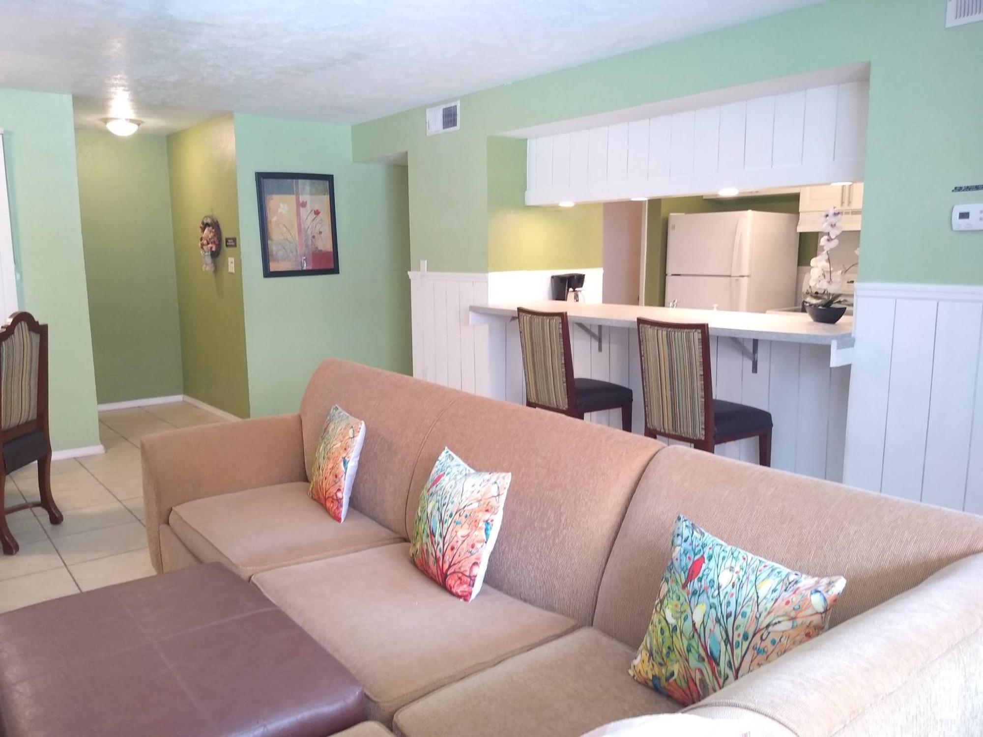 Affordable Two Bedroom Tropical Condo - Private Beach, Pools, Hot Tub St. Petersburg Eksteriør bilde