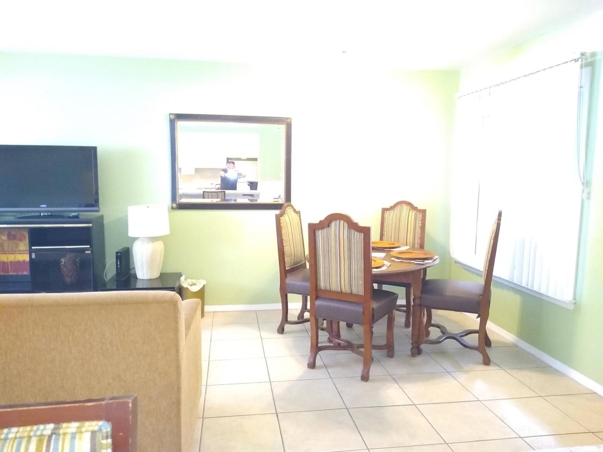 Affordable Two Bedroom Tropical Condo - Private Beach, Pools, Hot Tub St. Petersburg Eksteriør bilde