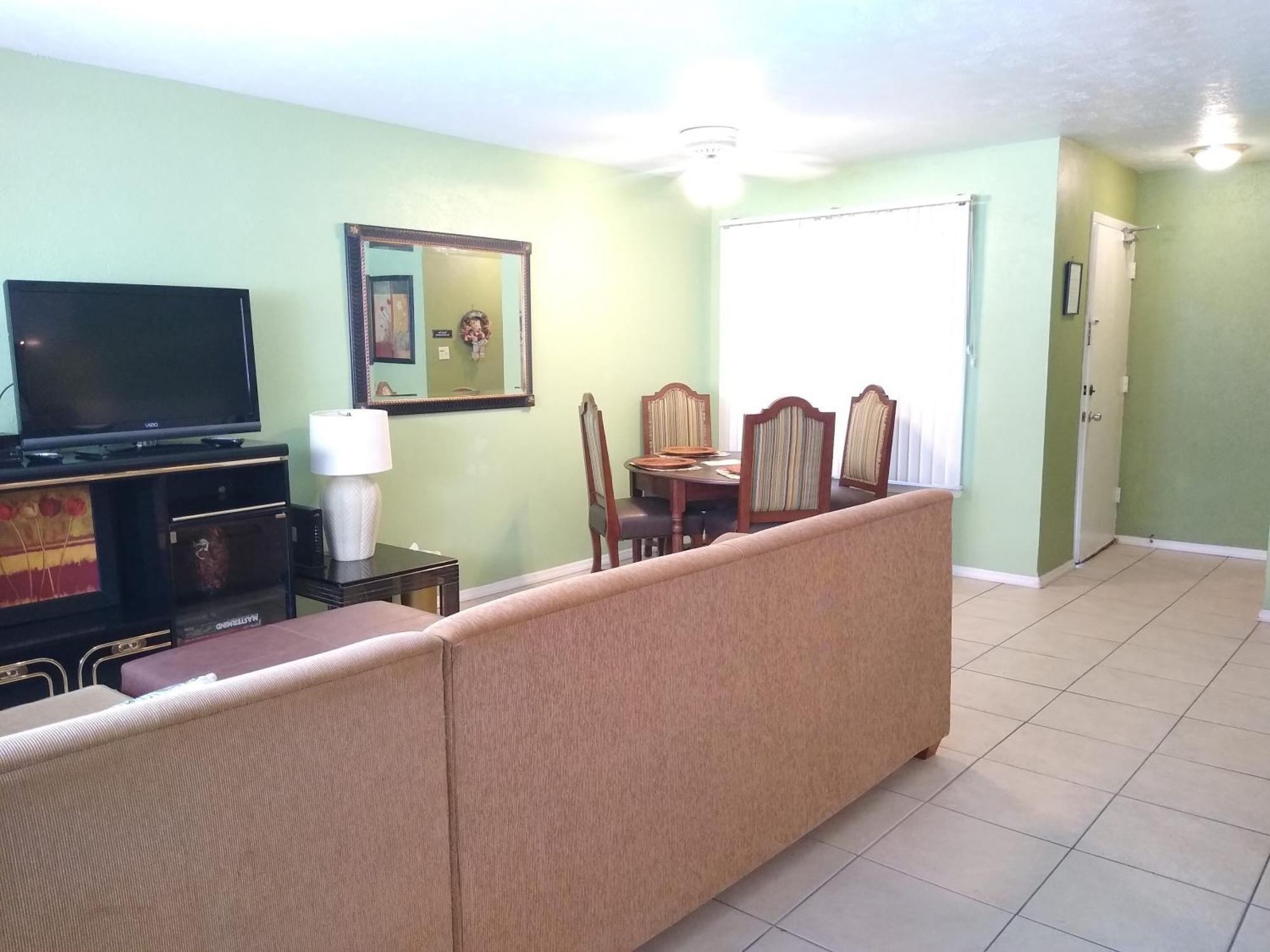 Affordable Two Bedroom Tropical Condo - Private Beach, Pools, Hot Tub St. Petersburg Eksteriør bilde